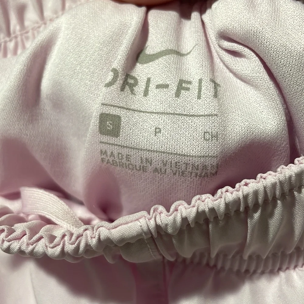 Light pink - Nike Tempo shorts - women"s SMALL - Picture 4 of 9